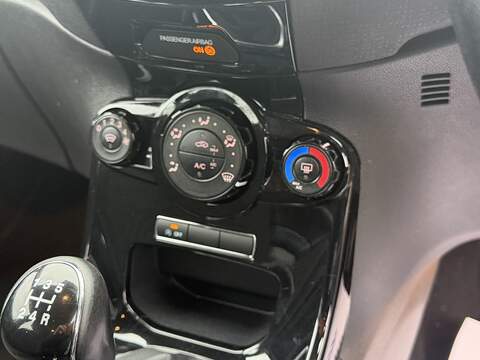 Ford Fiesta 1.0T EcoBoost Zetec Hatchback 5dr Petrol Manual Euro 5 (s/s) (100 ps) - U2371