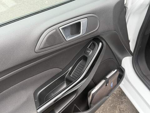 Ford Fiesta 1.0T EcoBoost Zetec Hatchback 5dr Petrol Manual Euro 5 (s/s) (100 ps) - U2371