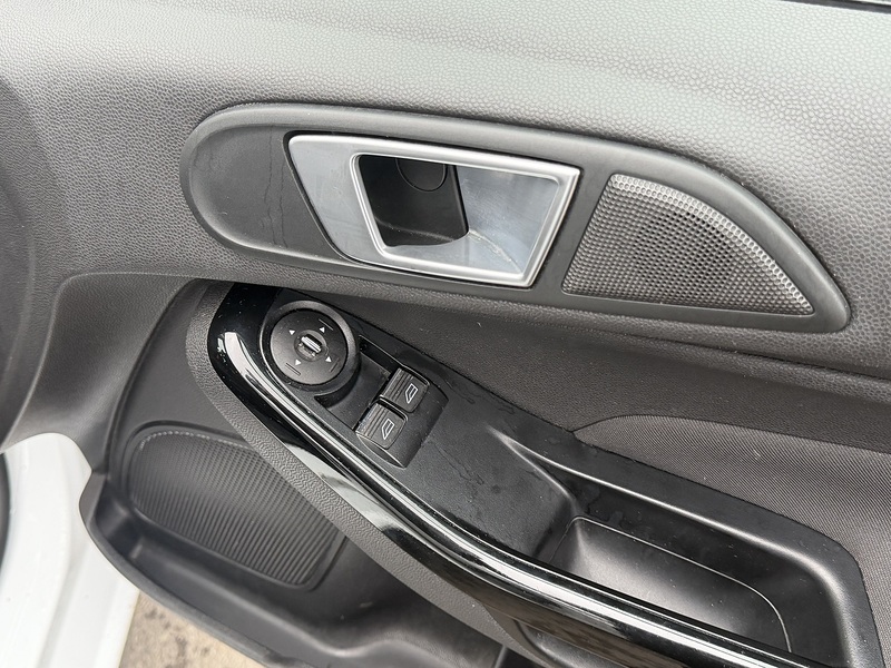 Ford Fiesta 1.0T EcoBoost Zetec Hatchback 5dr Petrol Manual Euro 5 (s/s) (100 ps) - U2371