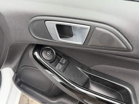 Ford Fiesta 1.0T EcoBoost Zetec Hatchback 5dr Petrol Manual Euro 5 (s/s) (100 ps) - U2371