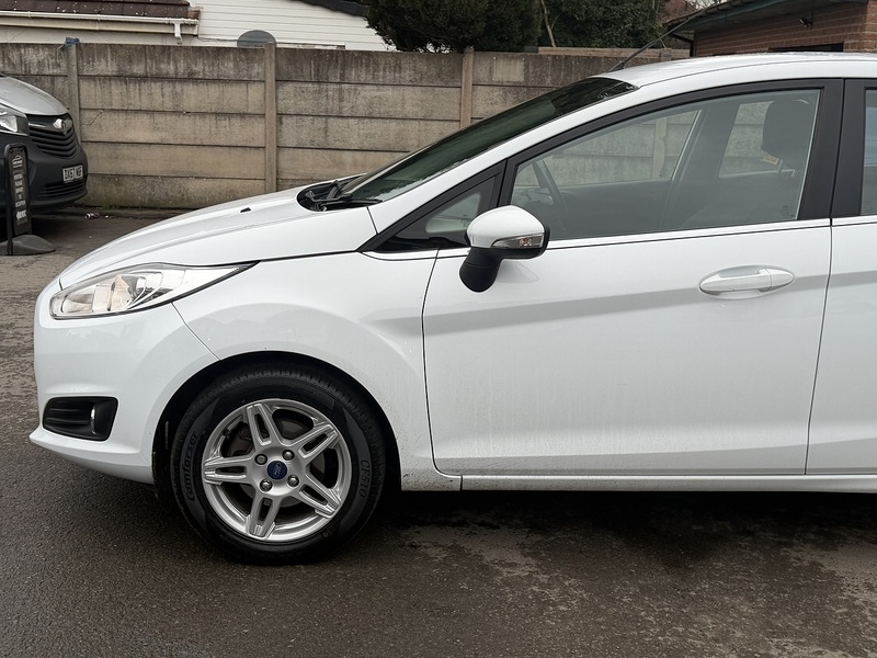Ford Fiesta 1.0T EcoBoost Zetec Hatchback 5dr Petrol Manual Euro 5 (s/s) (100 ps) - U2371