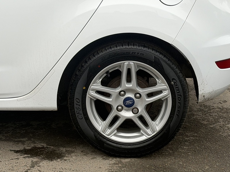 Ford Fiesta 1.0T EcoBoost Zetec Hatchback 5dr Petrol Manual Euro 5 (s/s) (100 ps) - U2371