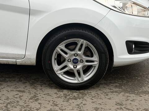 Ford Fiesta 1.0T EcoBoost Zetec Hatchback 5dr Petrol Manual Euro 5 (s/s) (100 ps) - U2371