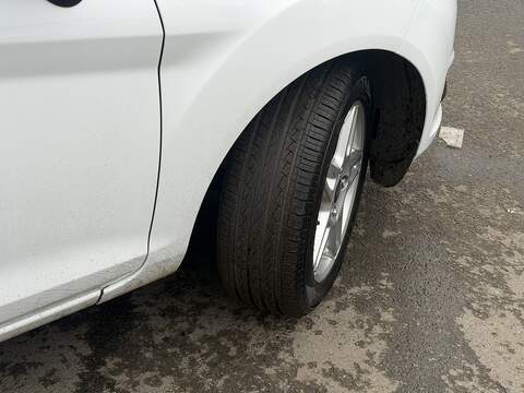 Ford Fiesta 1.0T EcoBoost Zetec Hatchback 5dr Petrol Manual Euro 5 (s/s) (100 ps) - U2371