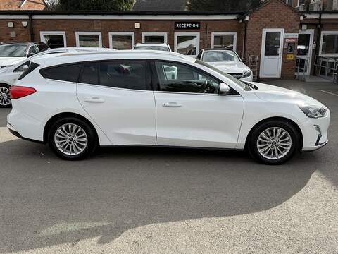Ford Focus 1.0T EcoBoost Titanium Estate 5dr Petrol Auto Euro 6 (s/s) (125 ps) - U2374