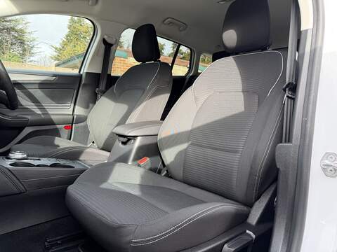 Ford Focus 1.0T EcoBoost Titanium Estate 5dr Petrol Auto Euro 6 (s/s) (125 ps) - U2374