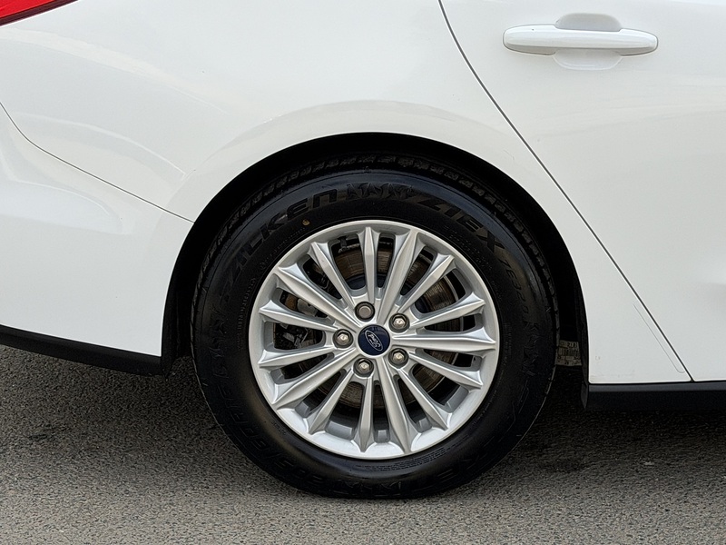 Ford Focus 1.0T EcoBoost Titanium Estate 5dr Petrol Auto Euro 6 (s/s) (125 ps) - U2374