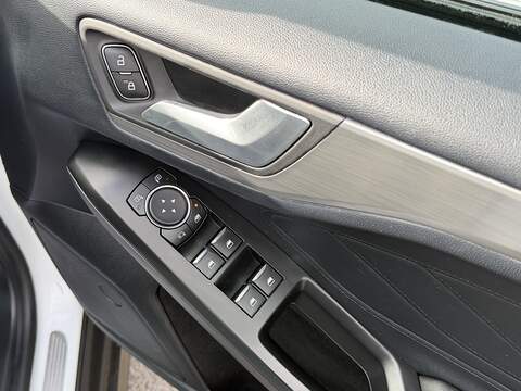 Ford Focus 1.0T EcoBoost Titanium Estate 5dr Petrol Auto Euro 6 (s/s) (125 ps) - U2374