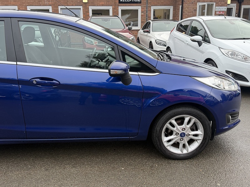 Ford Fiesta 1.0T EcoBoost Zetec Hatchback 5dr Petrol Powershift Euro 5 (100 ps) - U2375