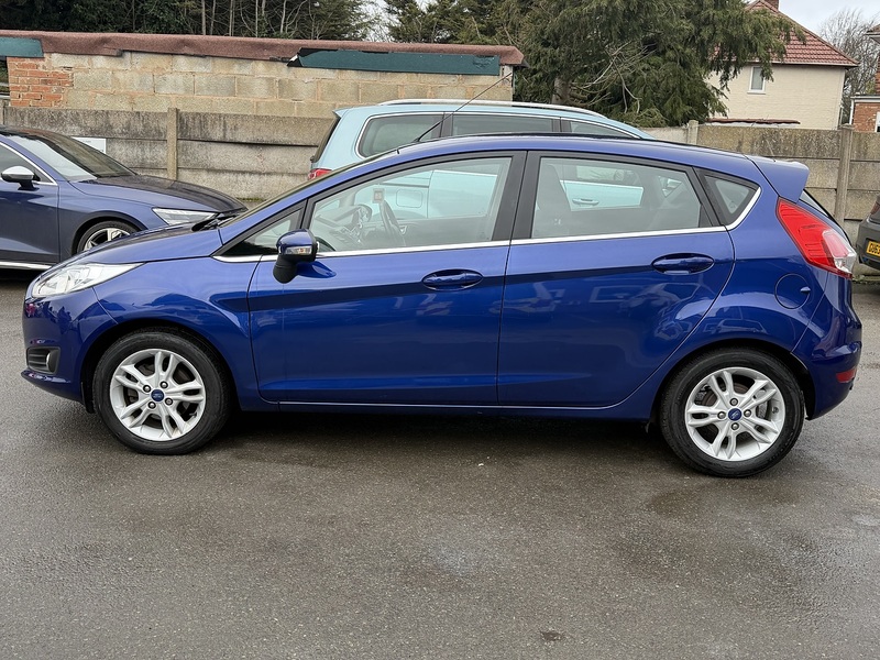 Ford Fiesta 1.0T EcoBoost Zetec Hatchback 5dr Petrol Powershift Euro 5 (100 ps) - U2375