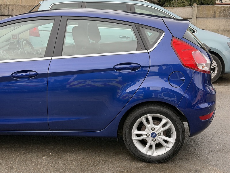 Ford Fiesta 1.0T EcoBoost Zetec Hatchback 5dr Petrol Powershift Euro 5 (100 ps) - U2375