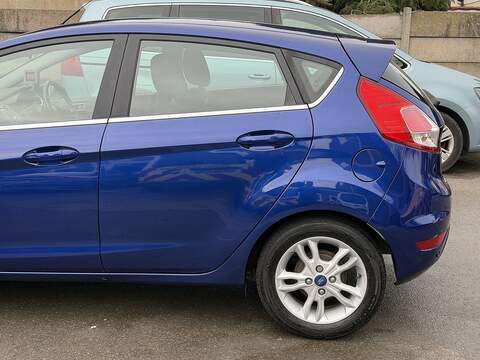 Ford Fiesta 1.0T EcoBoost Zetec Hatchback 5dr Petrol Powershift Euro 5 (100 ps) - U2375