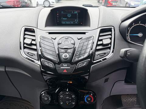 Ford Fiesta 1.0T EcoBoost Zetec Hatchback 5dr Petrol Powershift Euro 5 (100 ps) - U2375