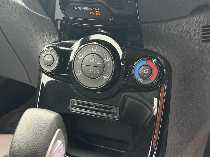 Ford Fiesta 1.0T EcoBoost Zetec Hatchback 5dr Petrol Powershift Euro 5 (100 ps) - U2375