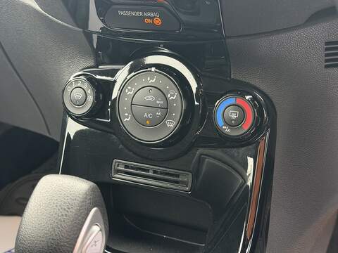 Ford Fiesta 1.0T EcoBoost Zetec Hatchback 5dr Petrol Powershift Euro 5 (100 ps) - U2375