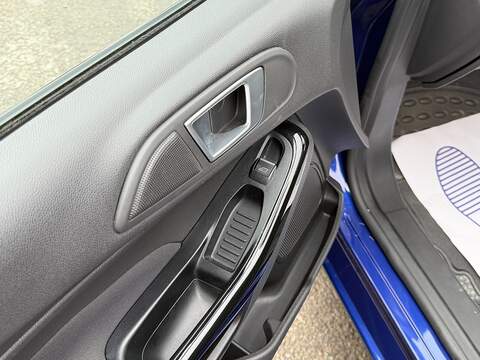Ford Fiesta 1.0T EcoBoost Zetec Hatchback 5dr Petrol Powershift Euro 5 (100 ps) - U2375