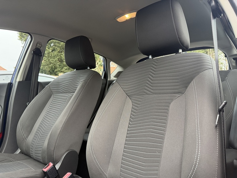 Ford Fiesta 1.0T EcoBoost Zetec Hatchback 5dr Petrol Powershift Euro 5 (100 ps) - U2375