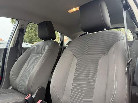 Ford Fiesta 1.0T EcoBoost Zetec Hatchback 5dr Petrol Powershift Euro 5 (100 ps) - U2375