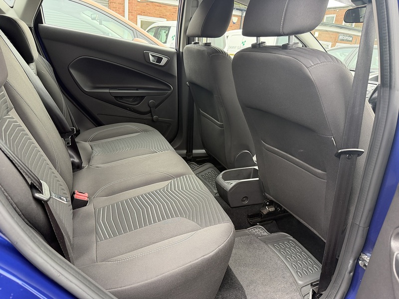 Ford Fiesta 1.0T EcoBoost Zetec Hatchback 5dr Petrol Powershift Euro 5 (100 ps) - U2375