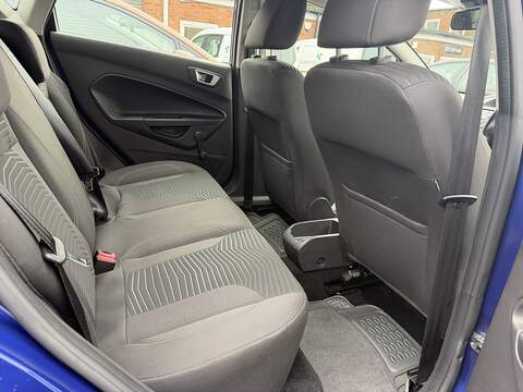 Ford Fiesta 1.0T EcoBoost Zetec Hatchback 5dr Petrol Powershift Euro 5 (100 ps) - U2375