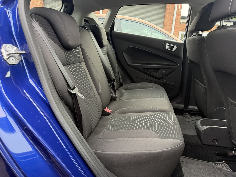 Ford Fiesta 1.0T EcoBoost Zetec Hatchback 5dr Petrol Powershift Euro 5 (100 ps) - U2375