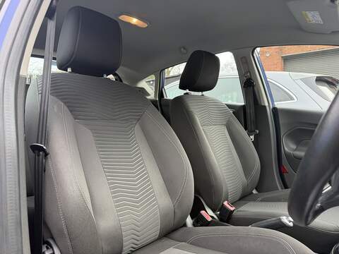 Ford Fiesta 1.0T EcoBoost Zetec Hatchback 5dr Petrol Powershift Euro 5 (100 ps) - U2375