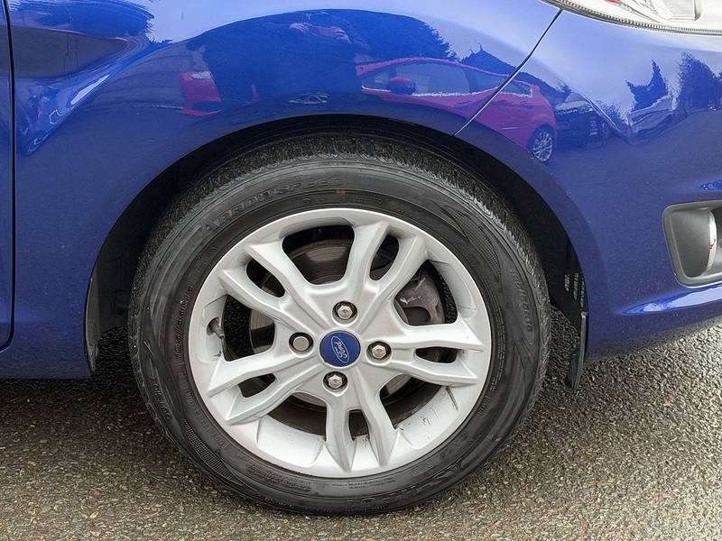 Ford Fiesta 1.0T EcoBoost Zetec Hatchback 5dr Petrol Powershift Euro 5 (100 ps) - U2375