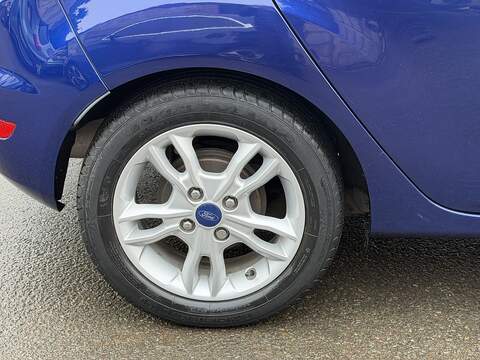 Ford Fiesta 1.0T EcoBoost Zetec Hatchback 5dr Petrol Powershift Euro 5 (100 ps) - U2375