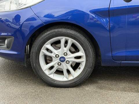 Ford Fiesta 1.0T EcoBoost Zetec Hatchback 5dr Petrol Powershift Euro 5 (100 ps) - U2375
