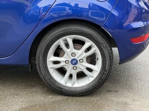 Ford Fiesta 1.0T EcoBoost Zetec Hatchback 5dr Petrol Powershift Euro 5 (100 ps) - U2375