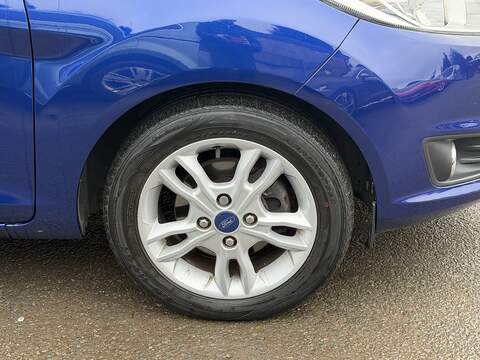 Ford Fiesta 1.0T EcoBoost Zetec Hatchback 5dr Petrol Powershift Euro 5 (100 ps) - U2375