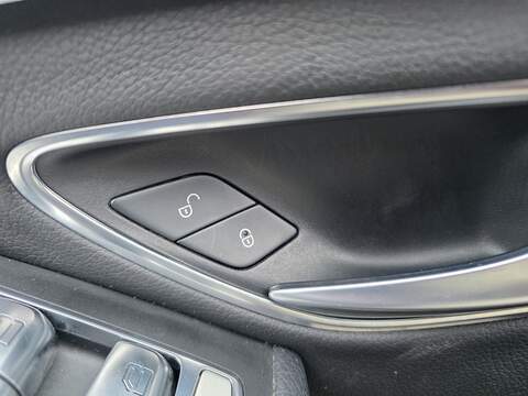 Mercedes-Benz C Class 2.0 C350e 6.4kWh Sport (Premium Plus) Saloon 4dr Petrol Plug-in Hybrid G-Tronic+ Euro 6 (s/s) (293 - U2376