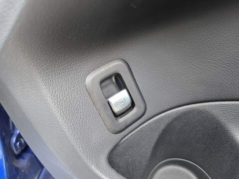 Mercedes-Benz C Class 2.0 C350e 6.4kWh Sport (Premium Plus) Saloon 4dr Petrol Plug-in Hybrid G-Tronic+ Euro 6 (s/s) (293 - U2376