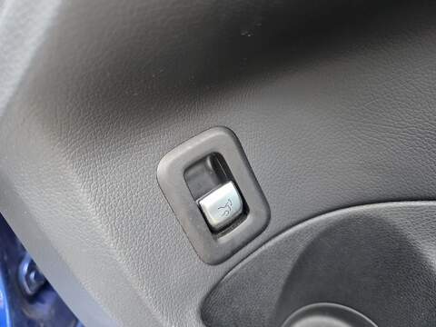 Mercedes-Benz C Class 2.0 C350e 6.4kWh Sport (Premium Plus) Saloon 4dr Petrol Plug-in Hybrid G-Tronic+ Euro 6 (s/s) (293 - U2376