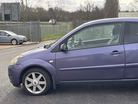 Ford Fiesta 1.25 Zetec Climate Hatchback 3dr Petrol Manual (142 g/km, 74 bhp) - U2379