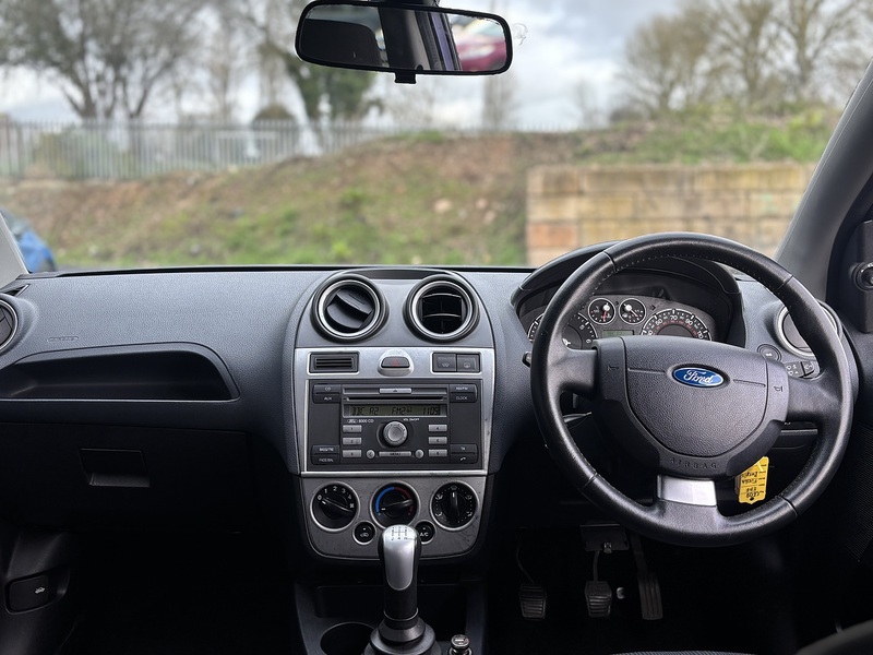 Ford Fiesta 1.25 Zetec Climate Hatchback 3dr Petrol Manual (142 g/km, 74 bhp) - U2379