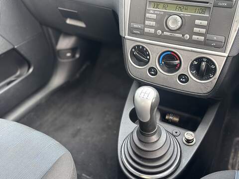 Ford Fiesta 1.25 Zetec Climate Hatchback 3dr Petrol Manual (142 g/km, 74 bhp) - U2379