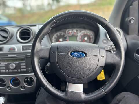 Ford Fiesta 1.25 Zetec Climate Hatchback 3dr Petrol Manual (142 g/km, 74 bhp) - U2379