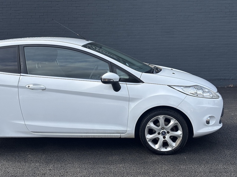 Ford Fiesta 1.25 Zetec Hatchback 3dr Petrol Manual (129 g/km, 81 bhp) - U2380