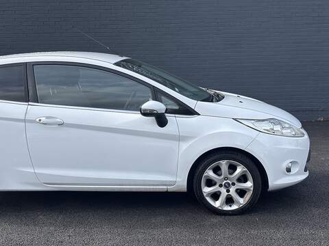 Ford Fiesta 1.25 Zetec Hatchback 3dr Petrol Manual (129 g/km, 81 bhp) - U2380