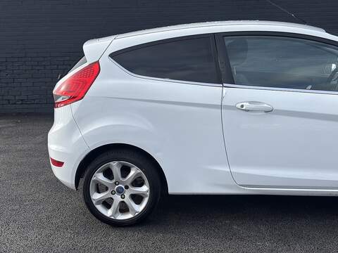 Ford Fiesta 1.25 Zetec Hatchback 3dr Petrol Manual (129 g/km, 81 bhp) - U2380