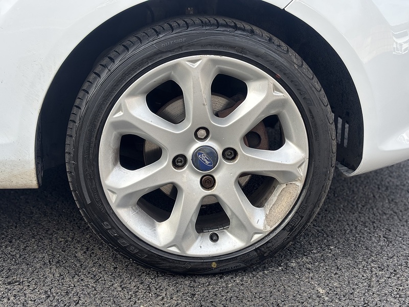 Ford Fiesta 1.25 Zetec Hatchback 3dr Petrol Manual (129 g/km, 81 bhp) - U2380