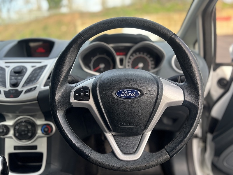 Ford Fiesta 1.25 Zetec Hatchback 3dr Petrol Manual (129 g/km, 81 bhp) - U2380