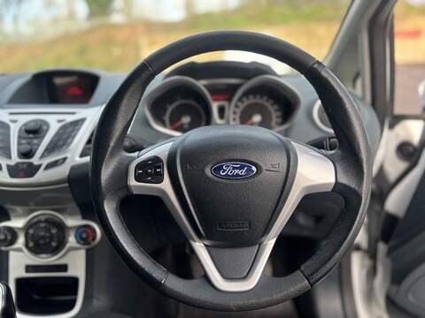 Ford Fiesta 1.25 Zetec Hatchback 3dr Petrol Manual (129 g/km, 81 bhp) - U2380