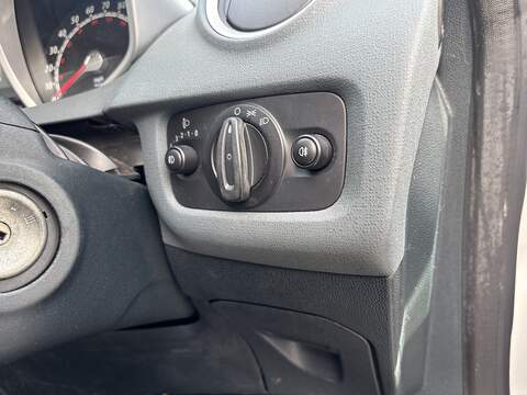 Ford Fiesta 1.25 Zetec Hatchback 3dr Petrol Manual (129 g/km, 81 bhp) - U2380