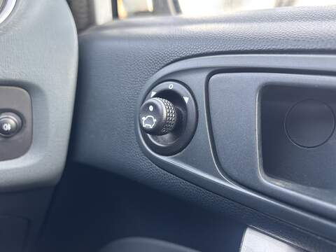 Ford Fiesta 1.25 Zetec Hatchback 3dr Petrol Manual (129 g/km, 81 bhp) - U2380