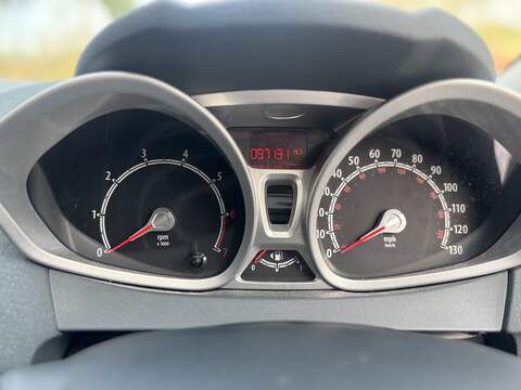 Ford Fiesta 1.25 Zetec Hatchback 3dr Petrol Manual (129 g/km, 81 bhp) - U2380