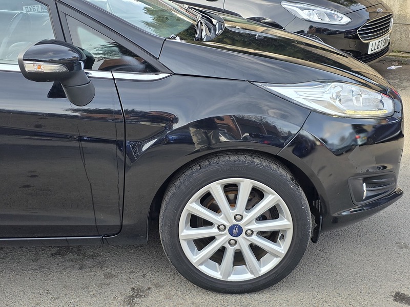 Ford Fiesta 1.0T EcoBoost Titanium Hatchback 5dr Petrol Powershift Euro 6 (100 ps) - U2381