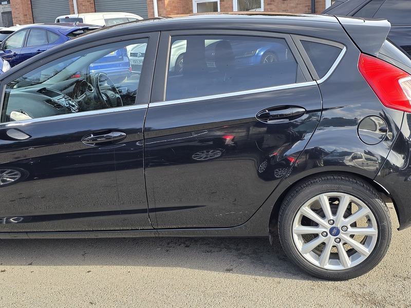 Ford Fiesta 1.0T EcoBoost Titanium Hatchback 5dr Petrol Powershift Euro 6 (100 ps) - U2381