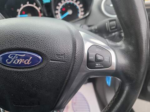 Ford Fiesta 1.0T EcoBoost Titanium Hatchback 5dr Petrol Powershift Euro 6 (100 ps) - U2381